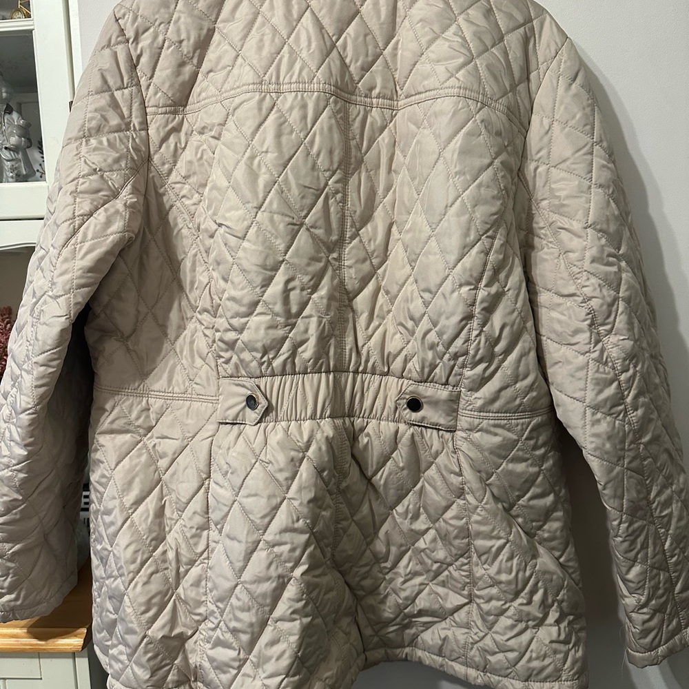 Quilted Light Jacket - Picture 6 of 6